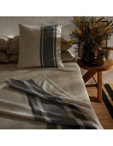 Baja Stripe Knit Blanket - Ivory/Heather Grey brillant des détails fins